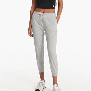 Vuori women’s jogger soft dreamknit performance